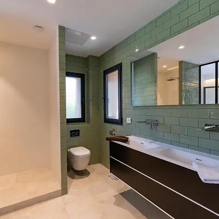 - 4 - St Raph Apartment *